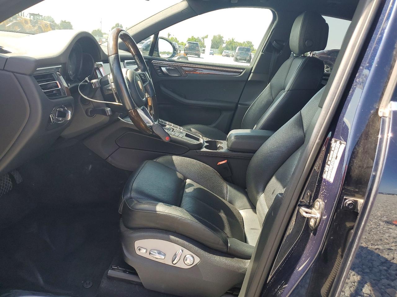 WP1AB2A56LLB35070 · 2020 PORSCHE MACAN · 7/12