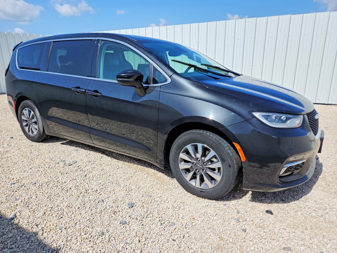 2C4RC1L77PR632202 · 2023 CHRYSLER PACIFICA · 4/13