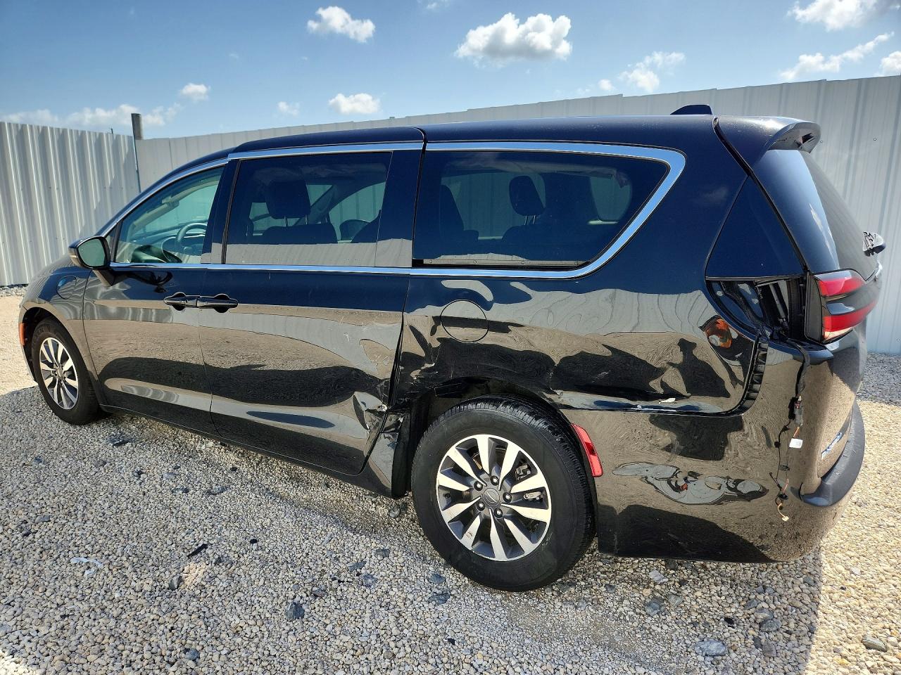 2C4RC1L77PR632202 · 2023 CHRYSLER PACIFICA · 2/13