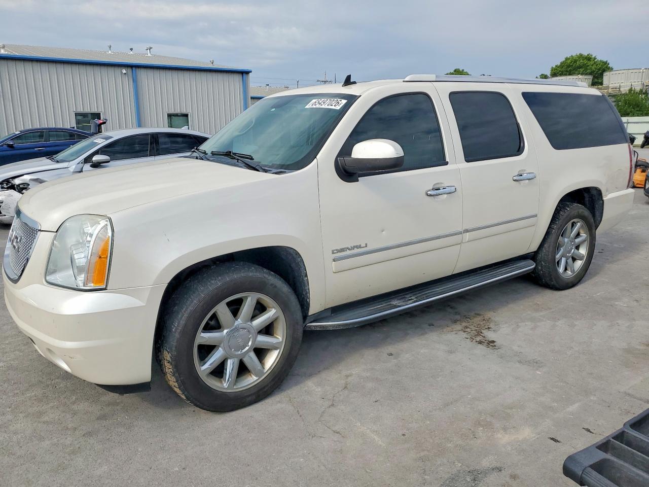 1GKS2MEF1BR373932 · 2011 GMC YUKON XL
