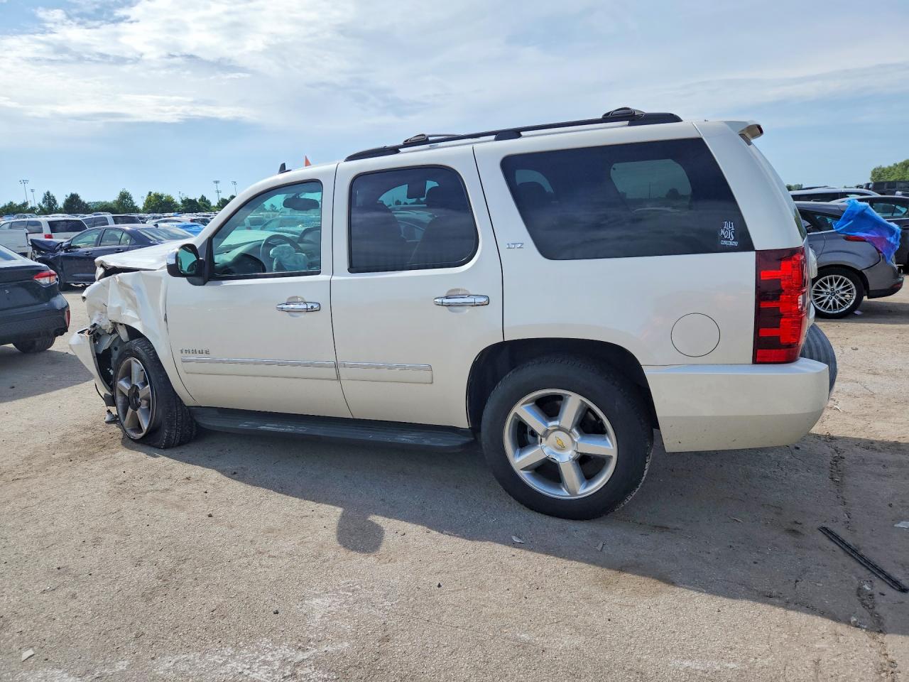 1GNSKCE08CR299239 · 2012 CHEVROLET TAHOE · 2/13