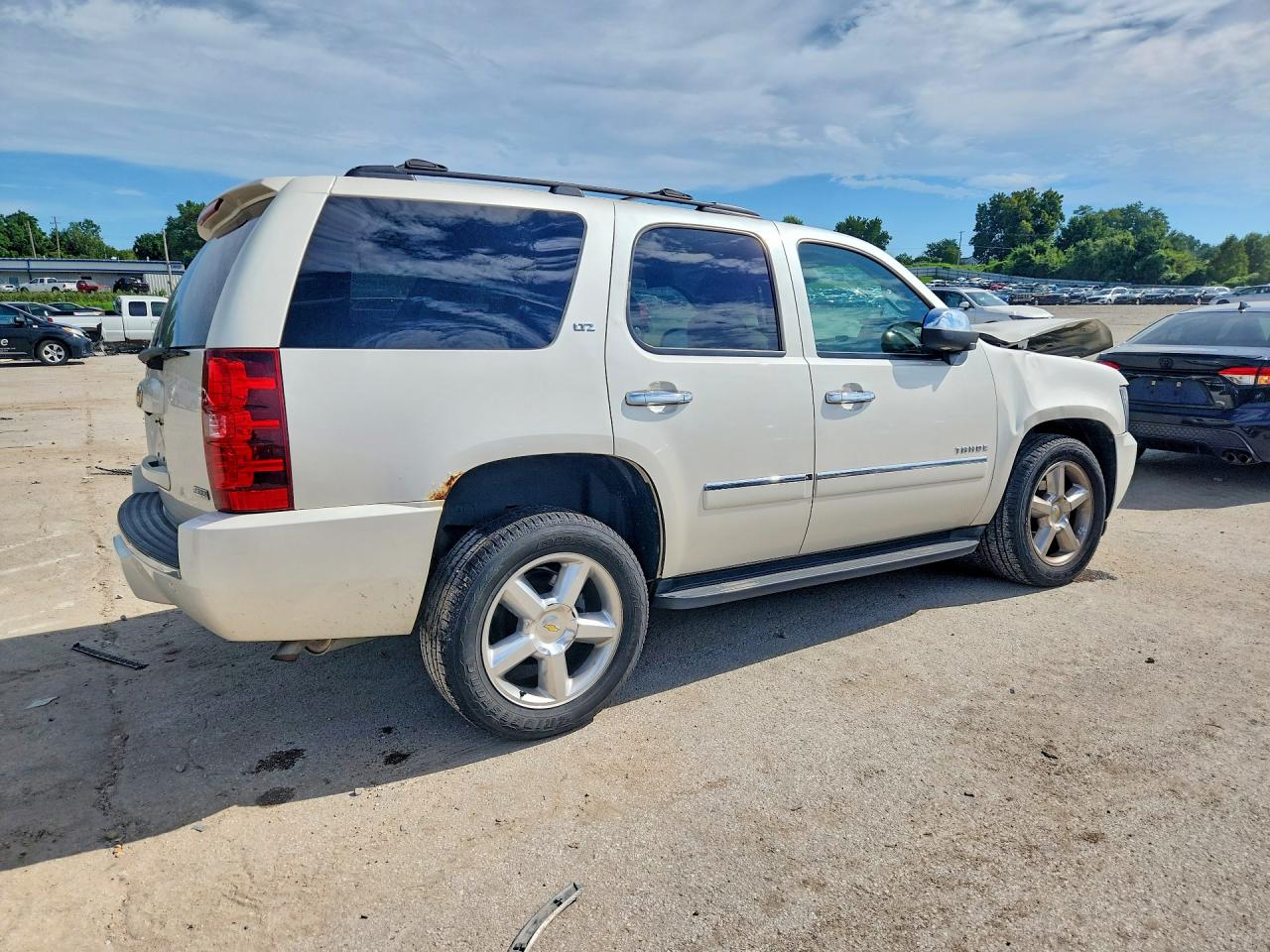 1GNSKCE08CR299239 · 2012 CHEVROLET TAHOE · 3/13