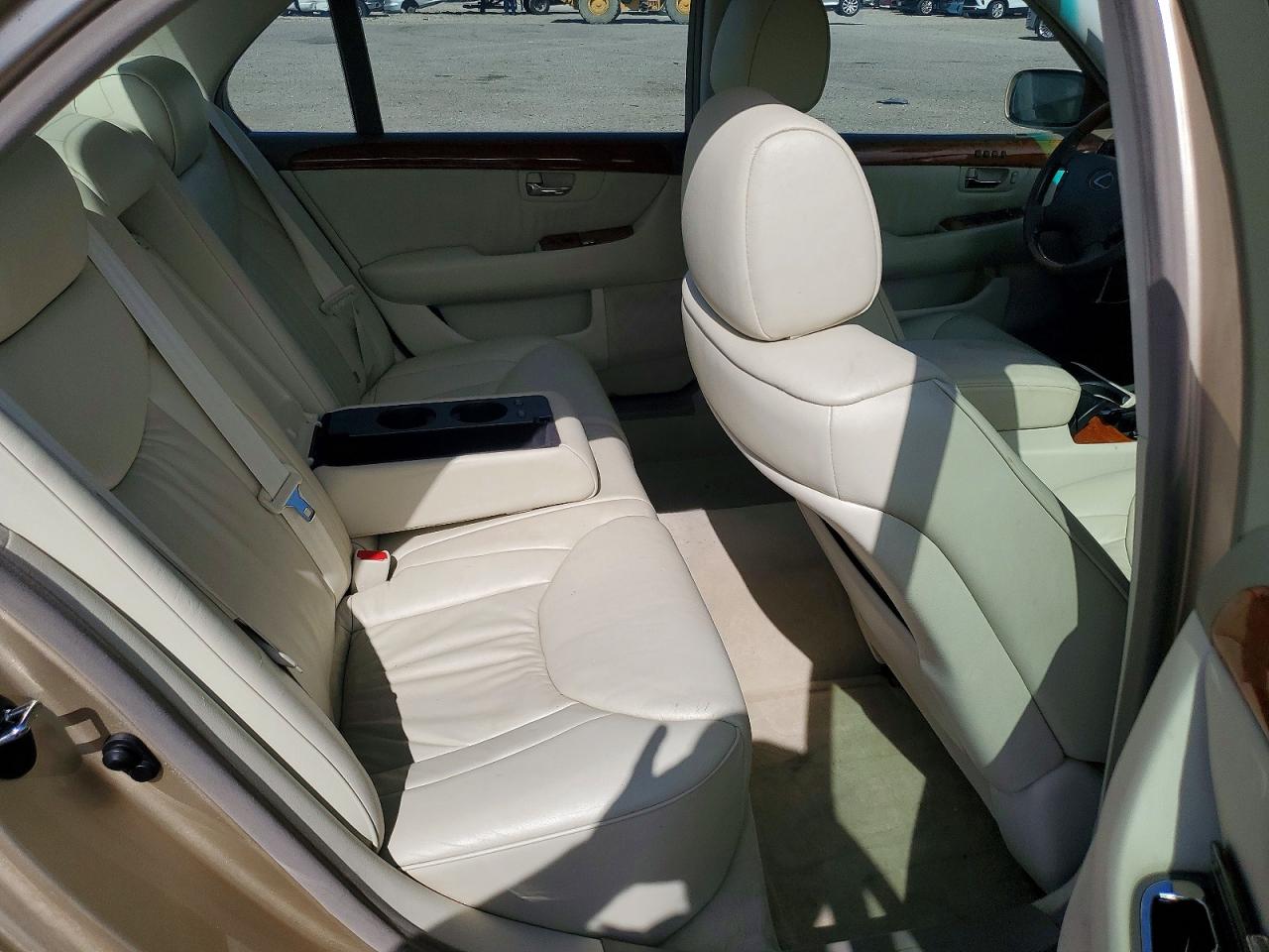 JTHBN30F810032999 · 2001 LEXUS LS · 10/12