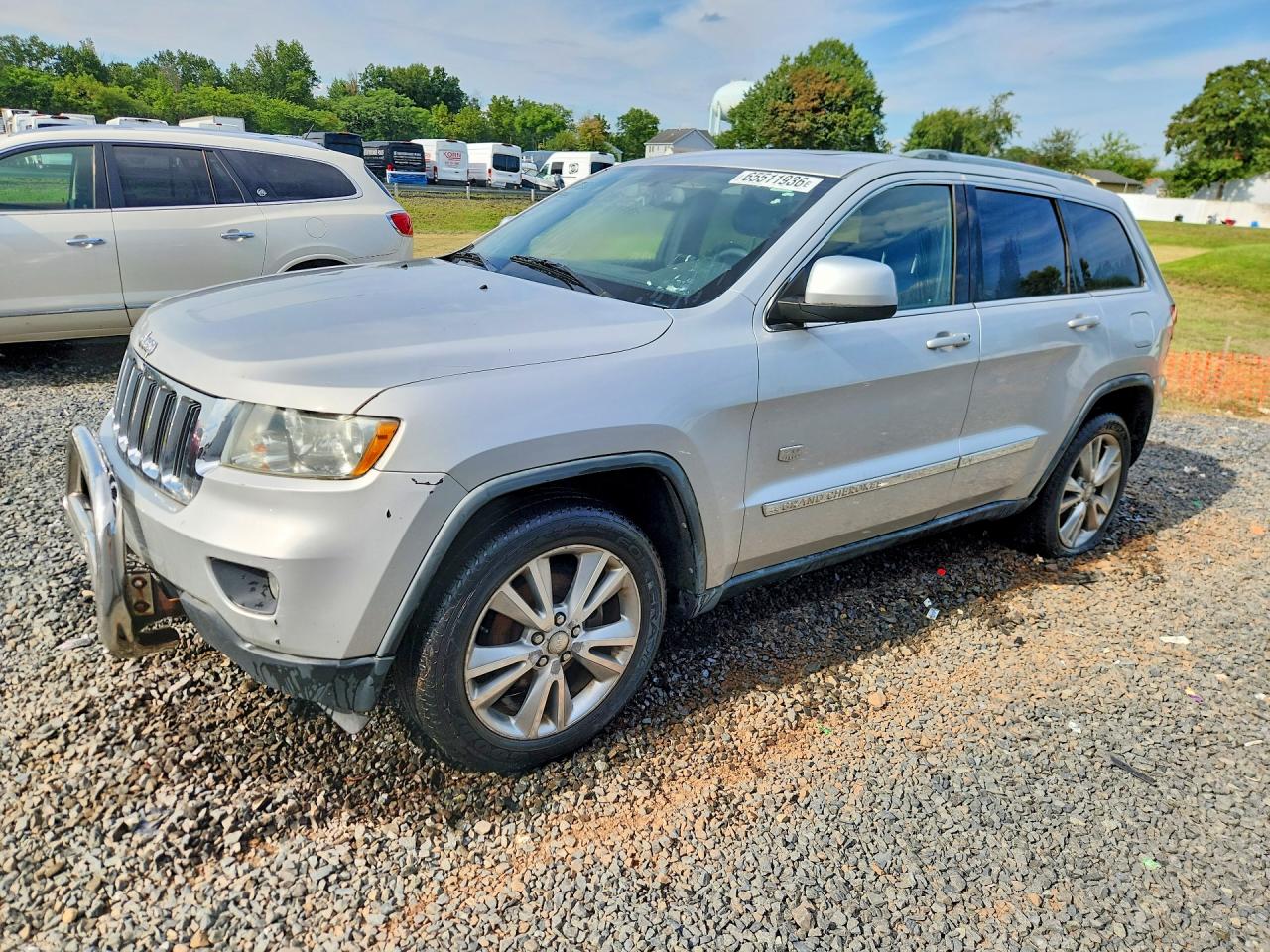 1J4RR4GG8BC646504 · 2011 JEEP GRAND CHEROKEE