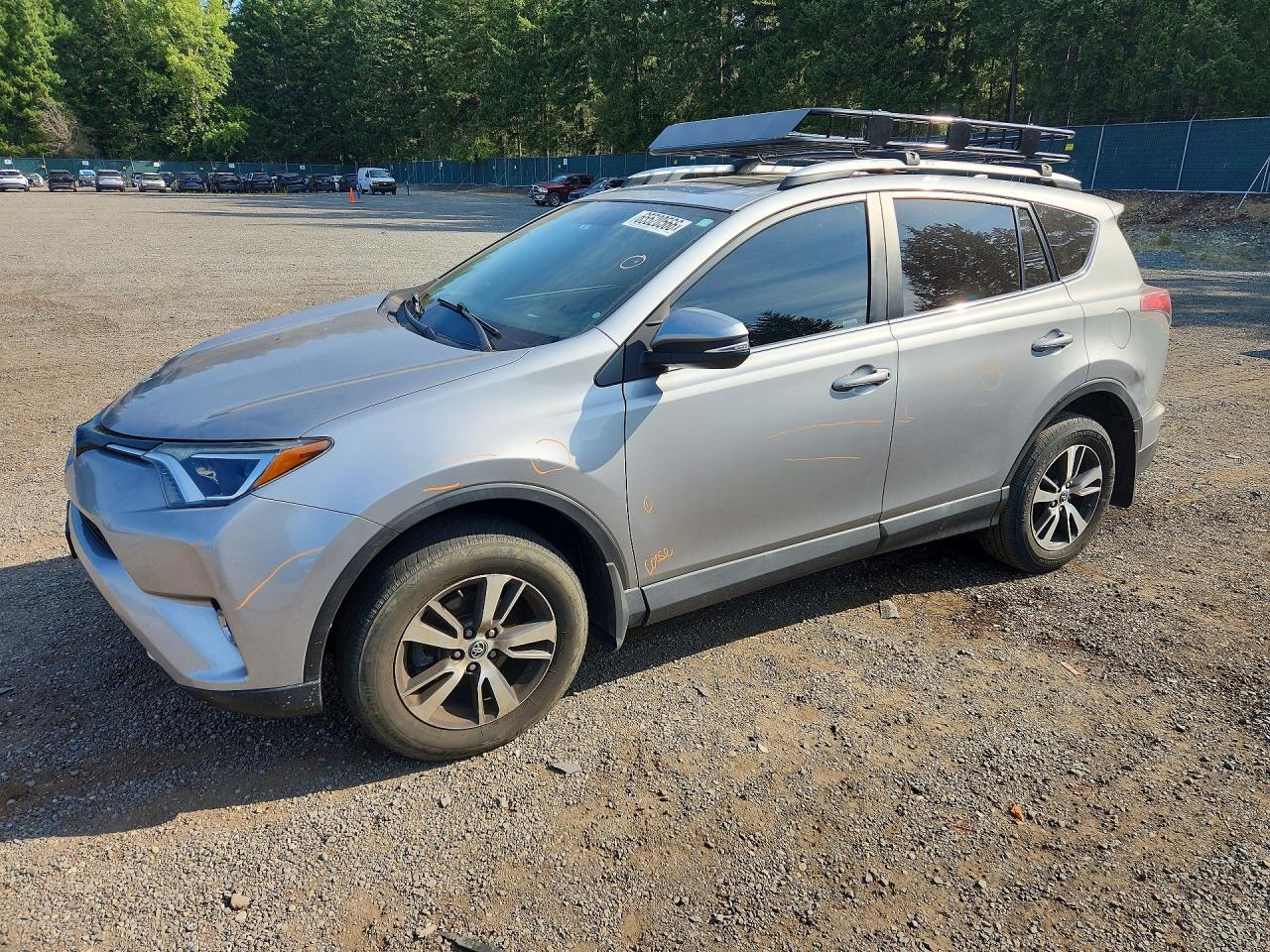 2T3RFREV1GW525847 · 2016 TOYOTA RAV4