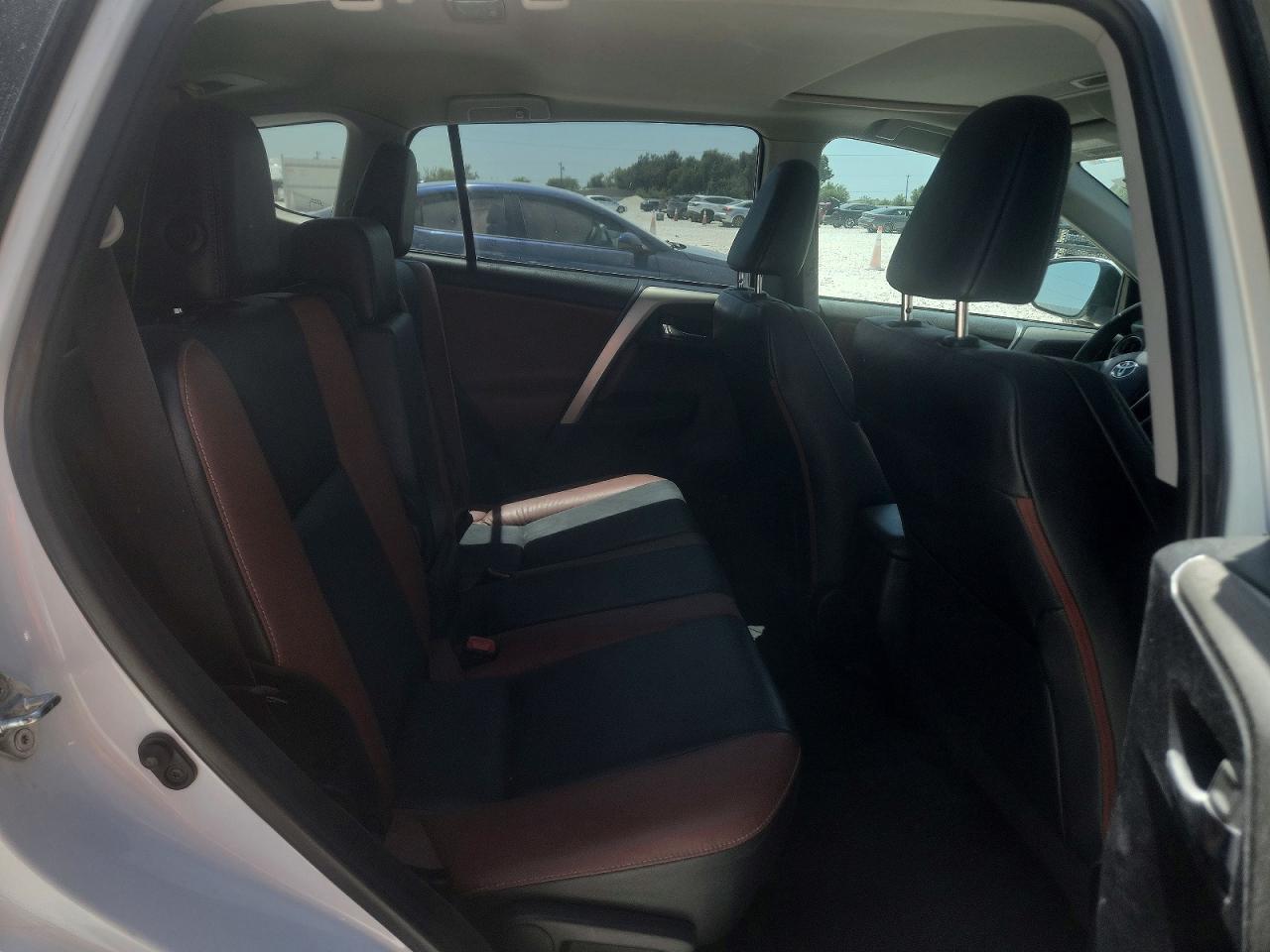 2T3DFREV2FW398633 · 2015 TOYOTA RAV4 · 10/12