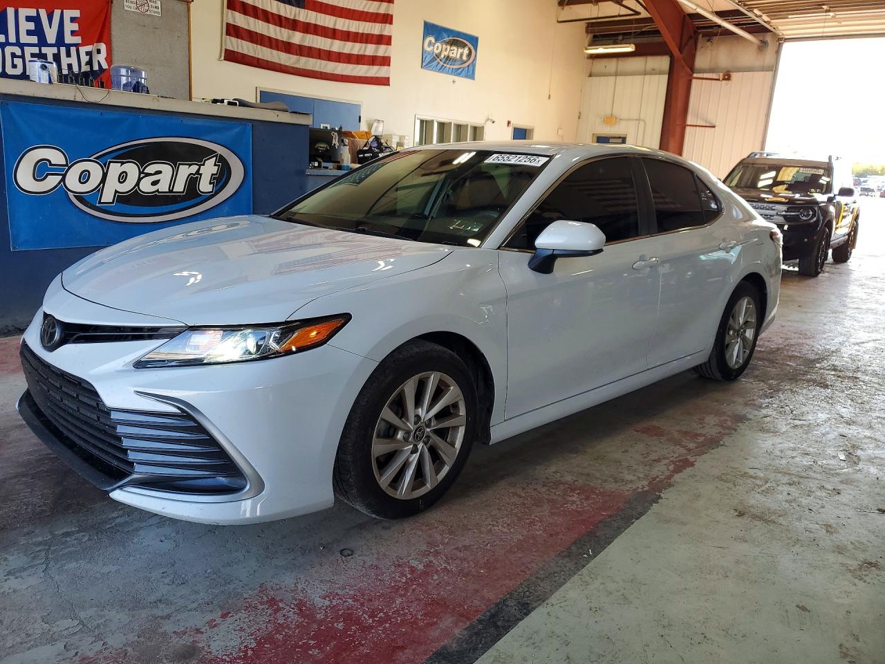 4T1C11AK8NU020377 · 2022 TOYOTA CAMRY