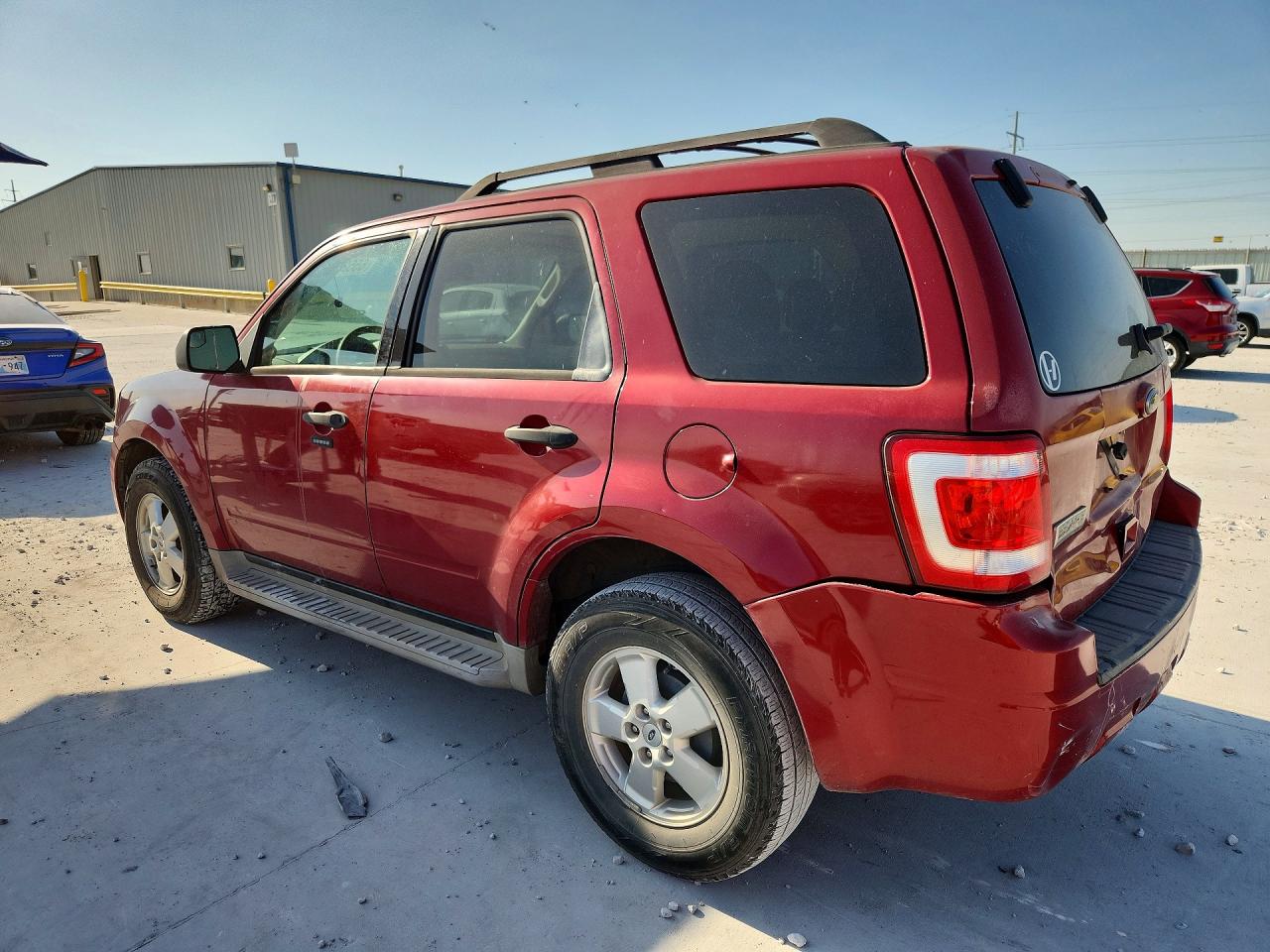 1FMCU0D77AKB65828 · 2010 FORD ESCAPE · 2/13
