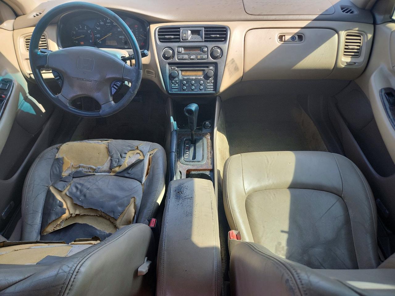 1HGCG1651Y078344 · 2000 HONDA ACCORD · 8/13