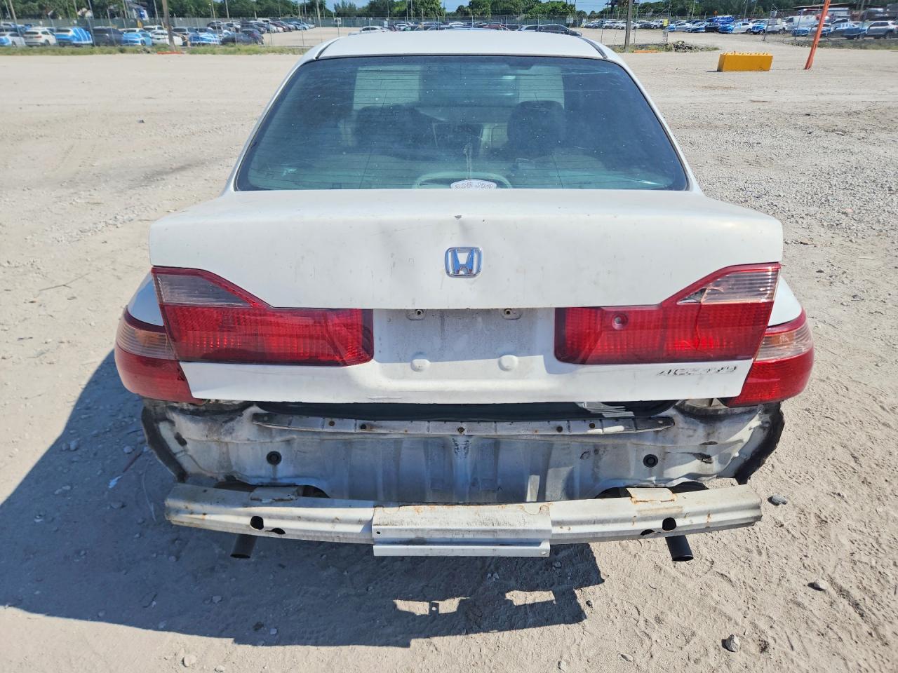 1HGCG1651Y078344 · 2000 HONDA ACCORD · 6/13