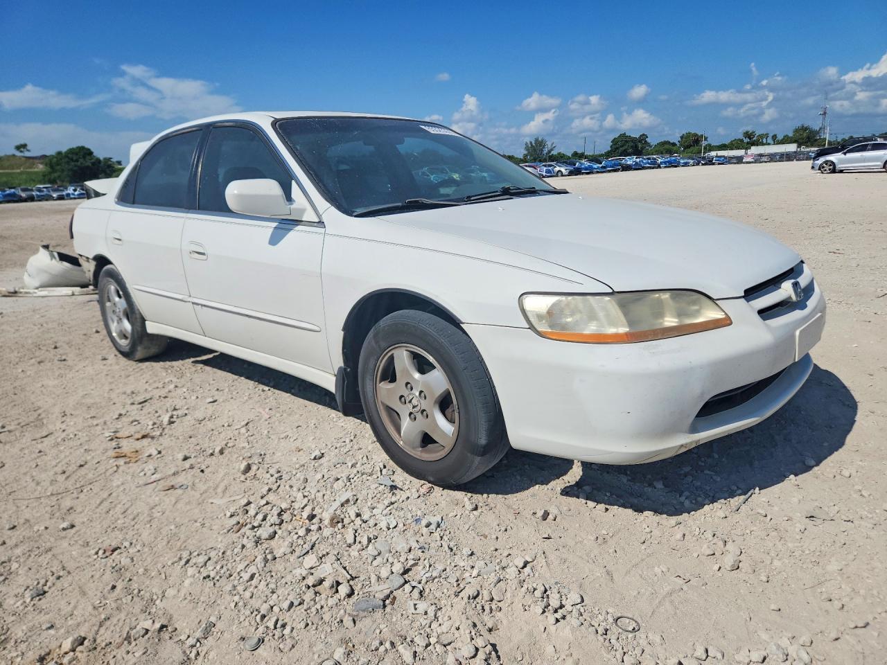 1HGCG1651Y078344 · 2000 HONDA ACCORD · 4/13