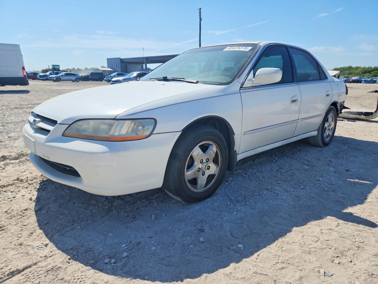 1HGCG1651Y078344 · 2000 HONDA ACCORD