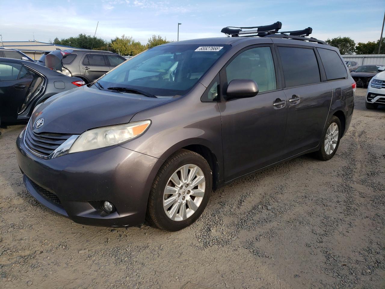5TDDK3DC8CS039163 · 2012 TOYOTA SIENNA