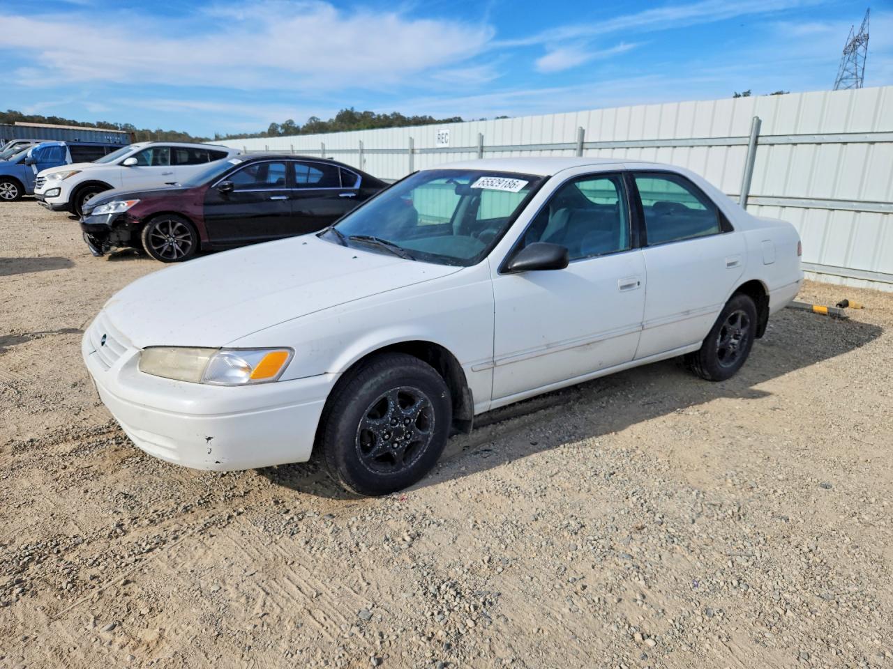 JT2BG28KXW0181552 · 1998 TOYOTA CAMRY