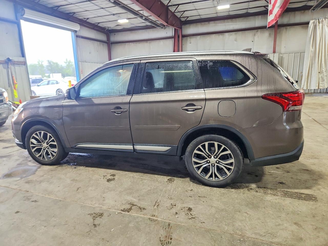 JA4AZ3A35HZ012697 · 2017 MITSUBISHI OUTLANDER · 2/12