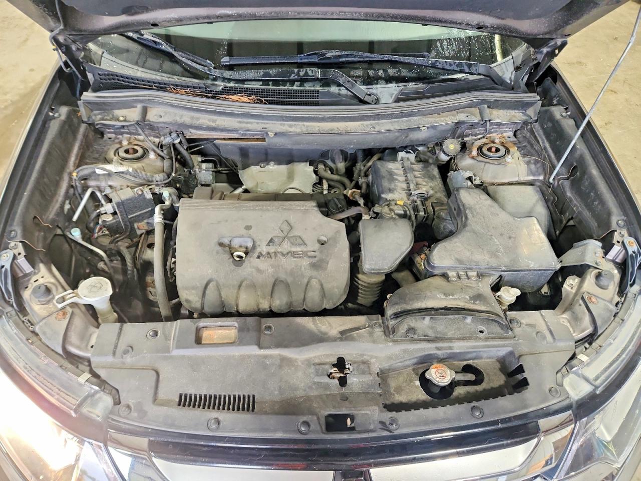 JA4AZ3A35HZ012697 · 2017 MITSUBISHI OUTLANDER · 11/12