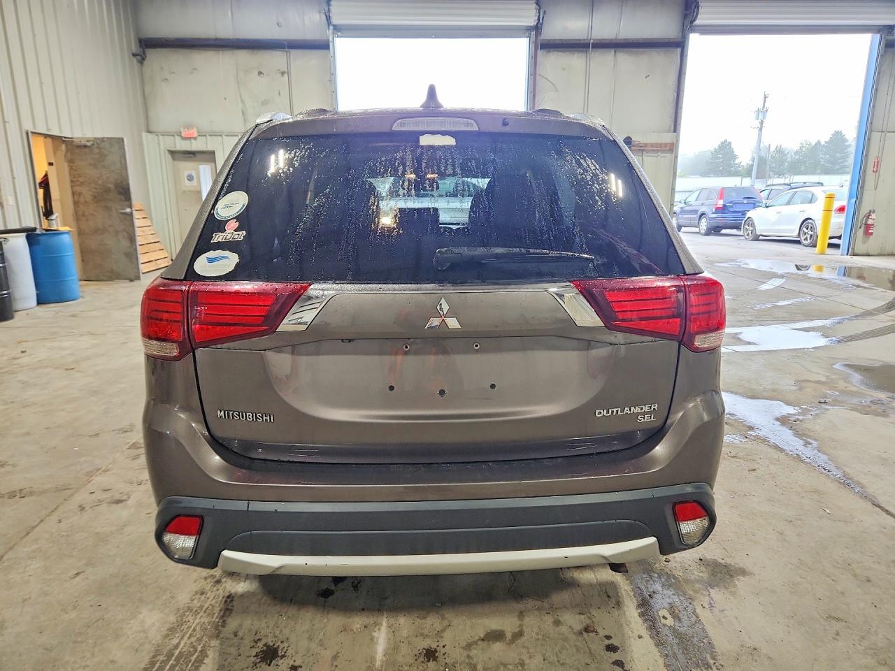 JA4AZ3A35HZ012697 · 2017 MITSUBISHI OUTLANDER · 6/12