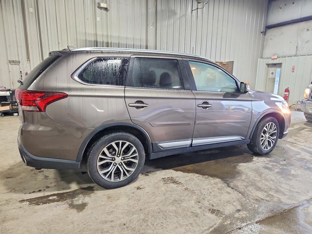 JA4AZ3A35HZ012697 · 2017 MITSUBISHI OUTLANDER · 3/12