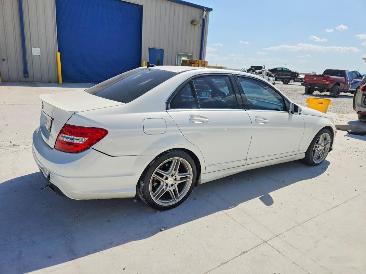 WDDGF5HB7EA924622 · 2014 MERCEDES-BENZ C · 3/12