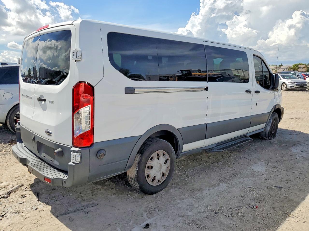 1FBZX2YM2HKA84106 · 2017 FORD TRANSIT · 3/14