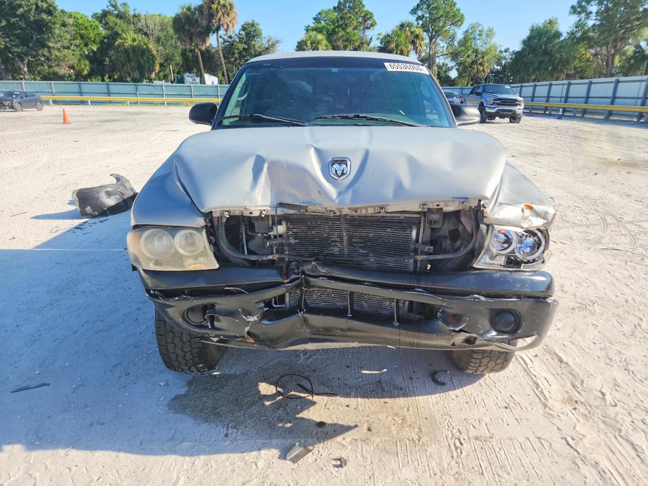 1B7FL26X6YS602421 · 2000 DODGE DAKOTA · 5/13
