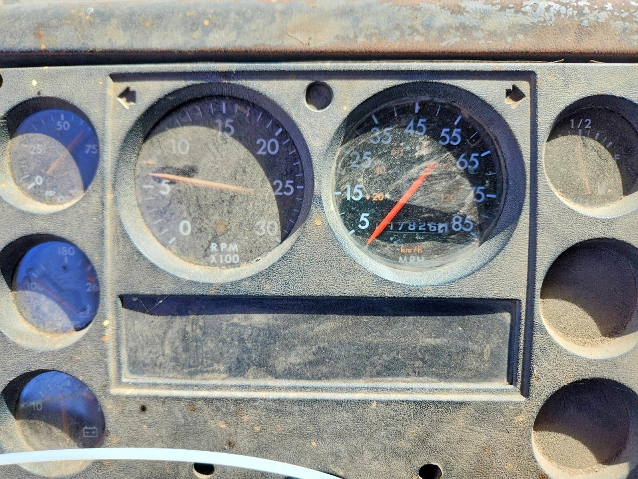 1FV3EFFD6WH894368 · 1998 FREIGHTLINER MEDIUM CONVENTIONAL · 9/13