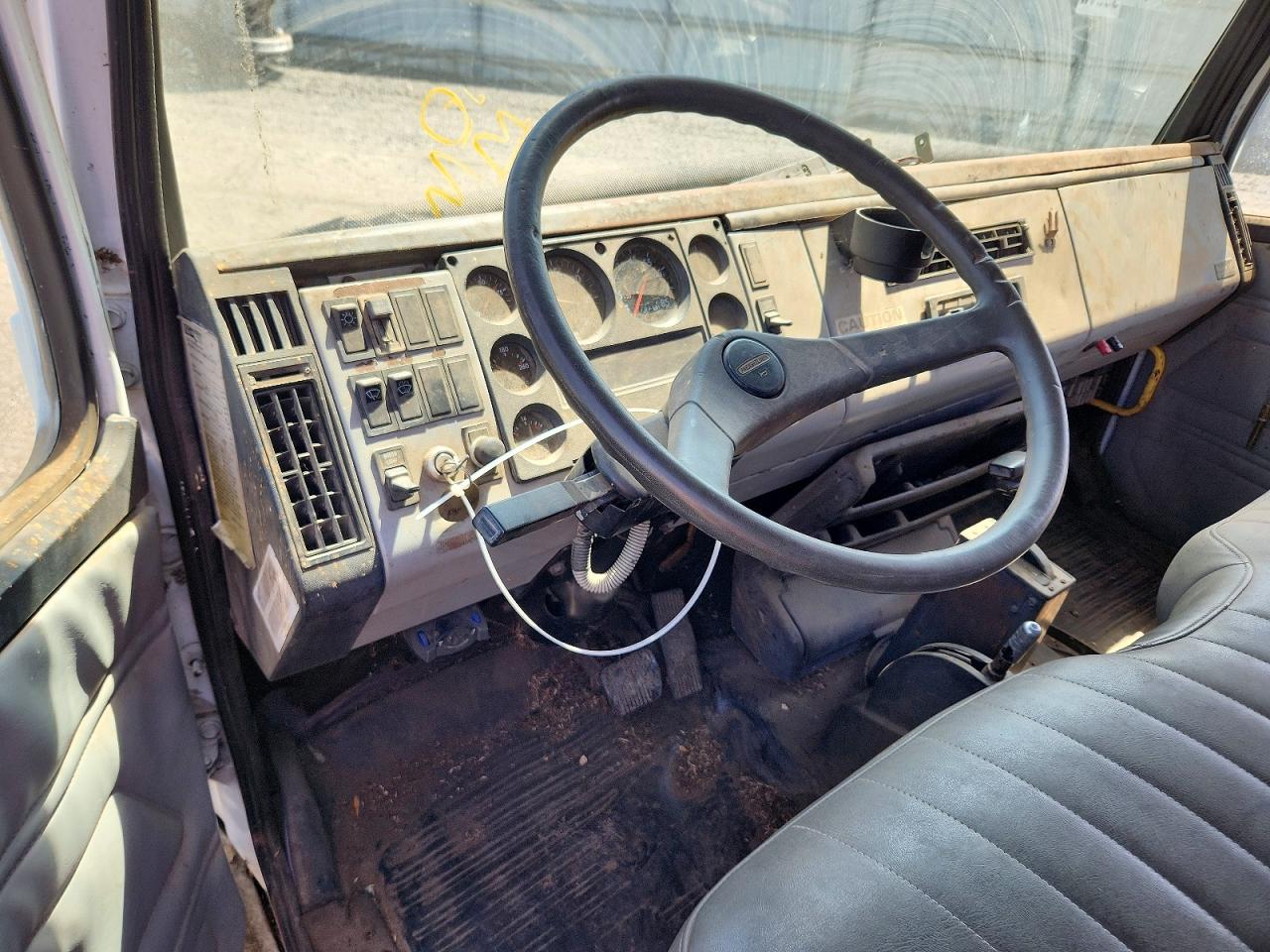1FV3EFFD6WH894368 · 1998 FREIGHTLINER MEDIUM CONVENTIONAL · 8/13