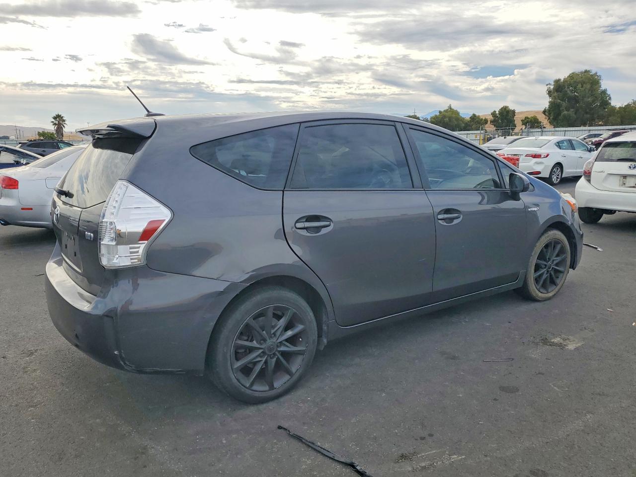JTDZN3EU1EJ010723 · 2014 TOYOTA PRIUS V · 3/12