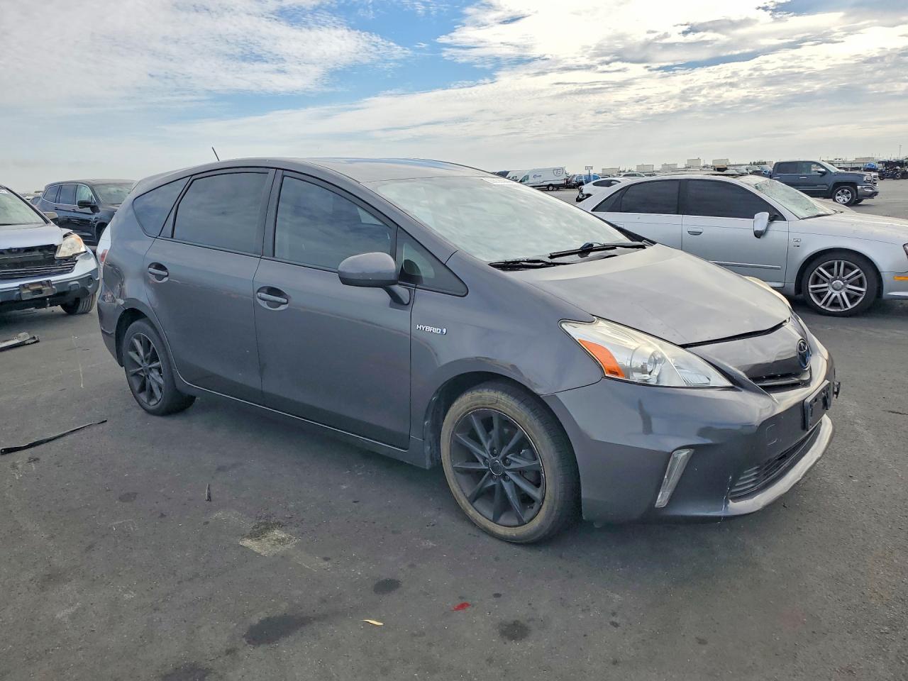 JTDZN3EU1EJ010723 · 2014 TOYOTA PRIUS V · 4/12