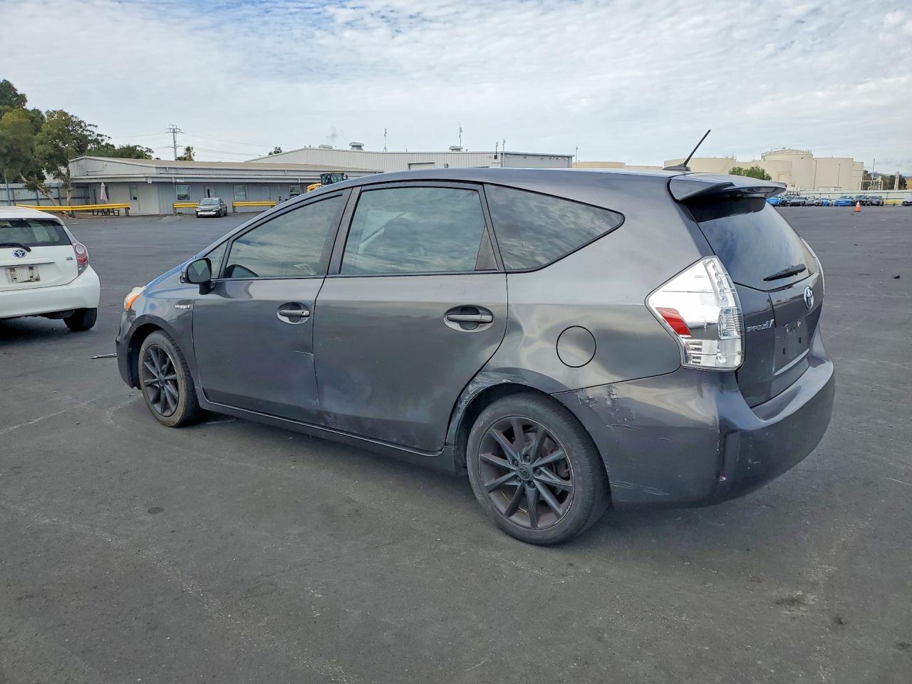 JTDZN3EU1EJ010723 · 2014 TOYOTA PRIUS V · 2/12