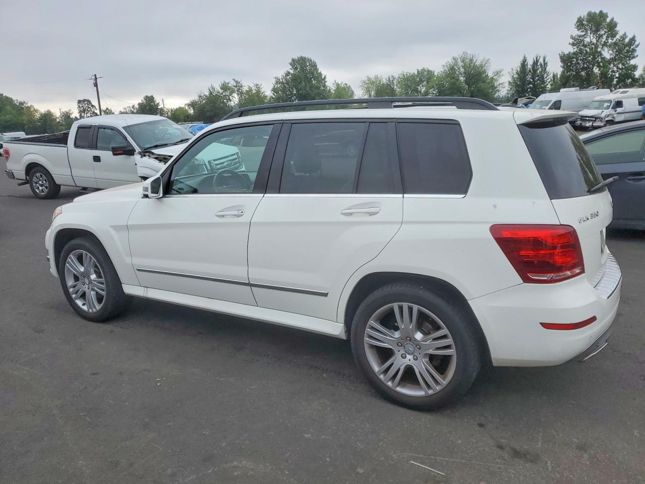 WDCGG8JB1FG409210 · 2015 MERCEDES-BENZ GLK · 2/12
