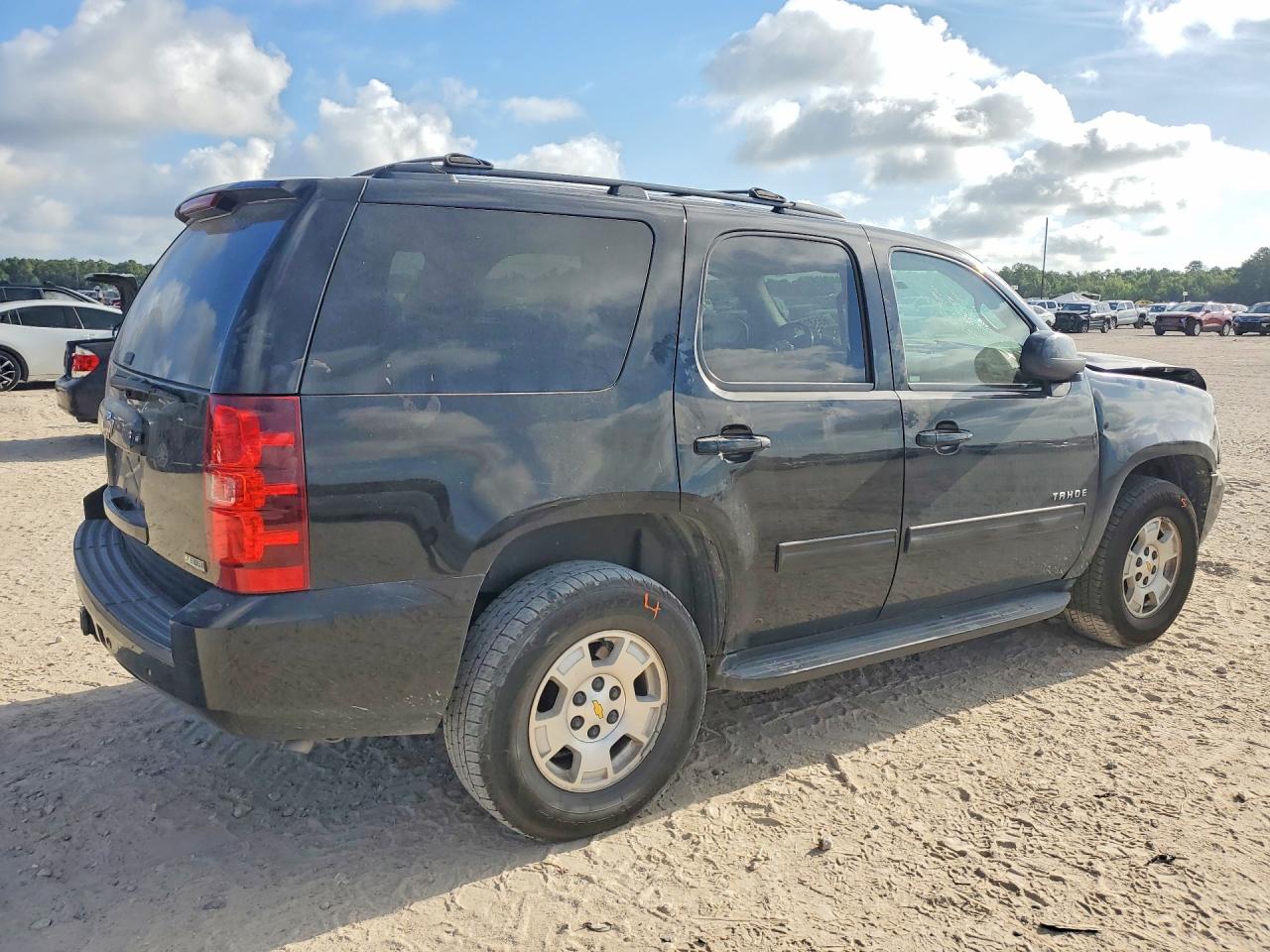 1GNSCAE02BR140281 · 2011 CHEVROLET TAHOE · 3/13