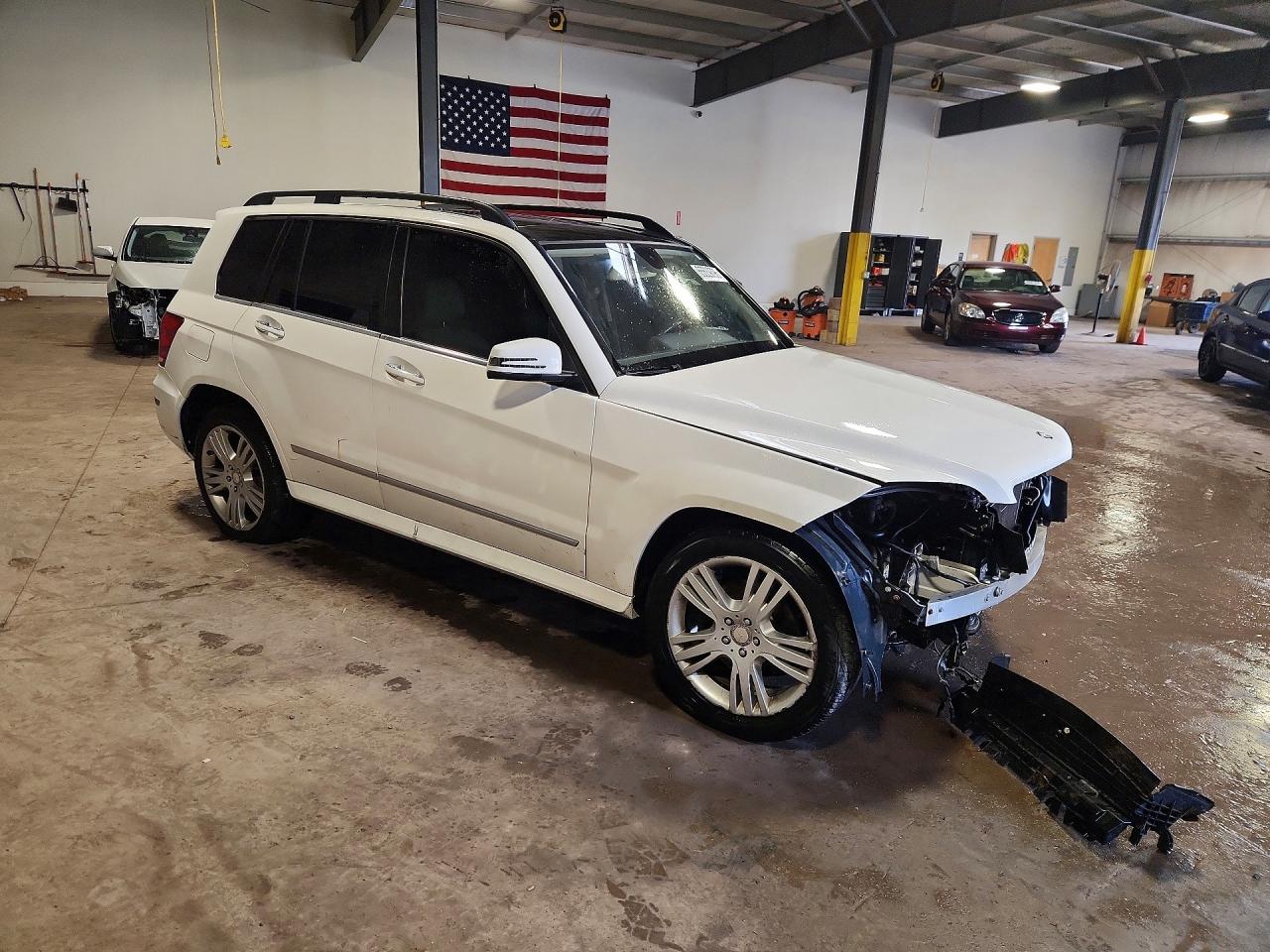 WDCGG8JB2EG196329 · 2014 MERCEDES-BENZ GLK · 4/13