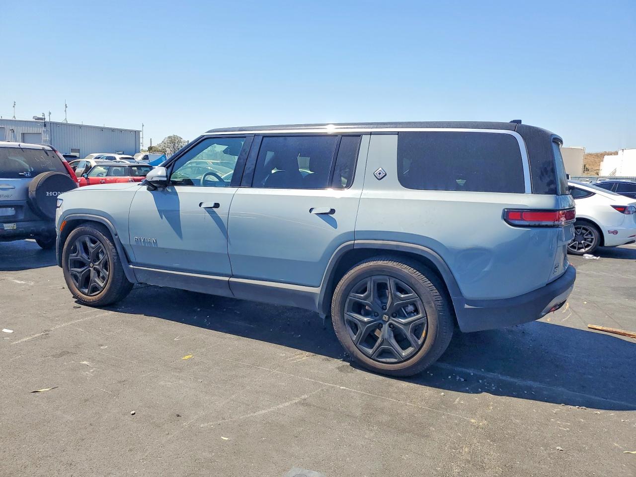 7PDSGBBA2PN016650 · 2023 RIVIAN R1S · 2/14