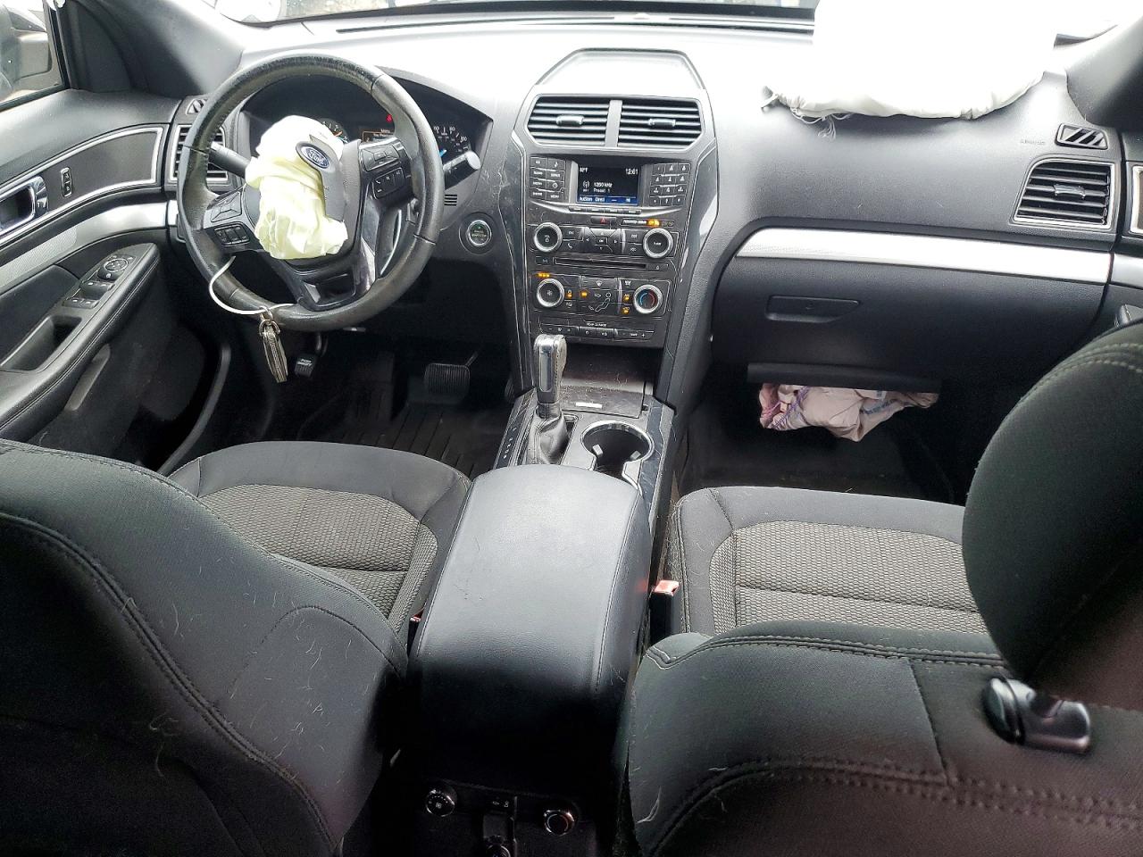 1FM5K8D82HGD00233 · 2017 FORD EXPLORER · 8/13