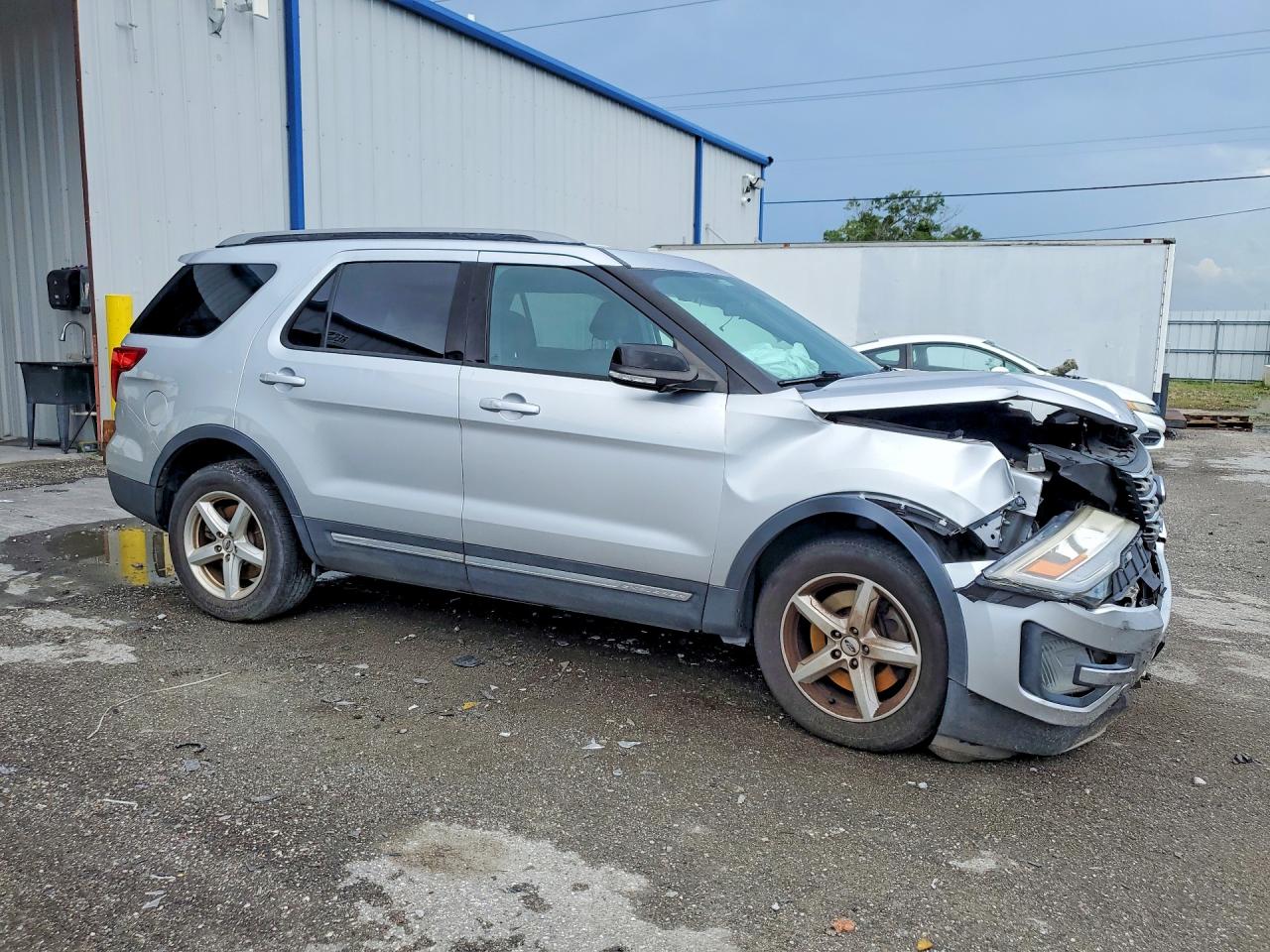 1FM5K8D82HGD00233 · 2017 FORD EXPLORER · 4/13