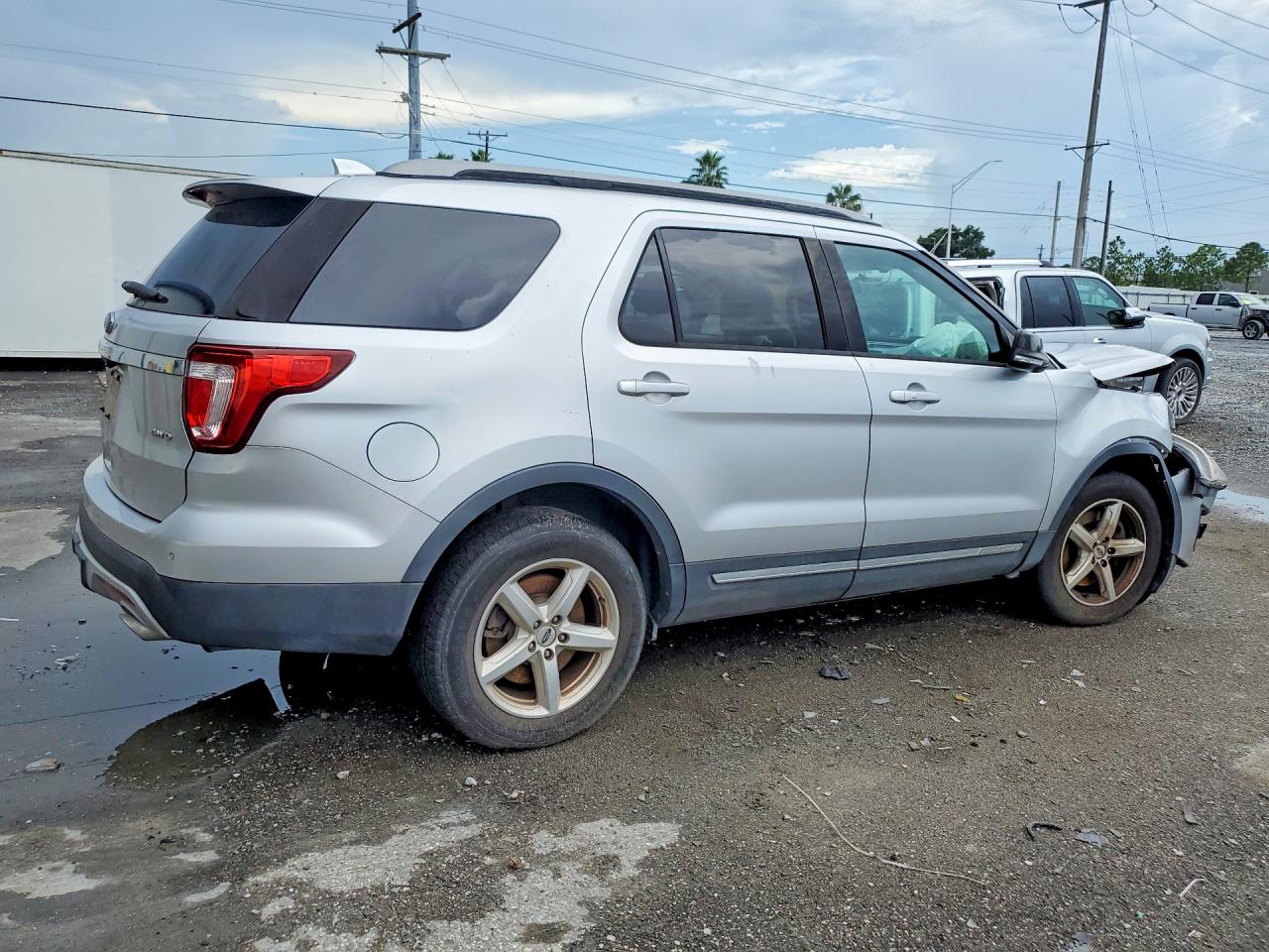 1FM5K8D82HGD00233 · 2017 FORD EXPLORER · 3/13