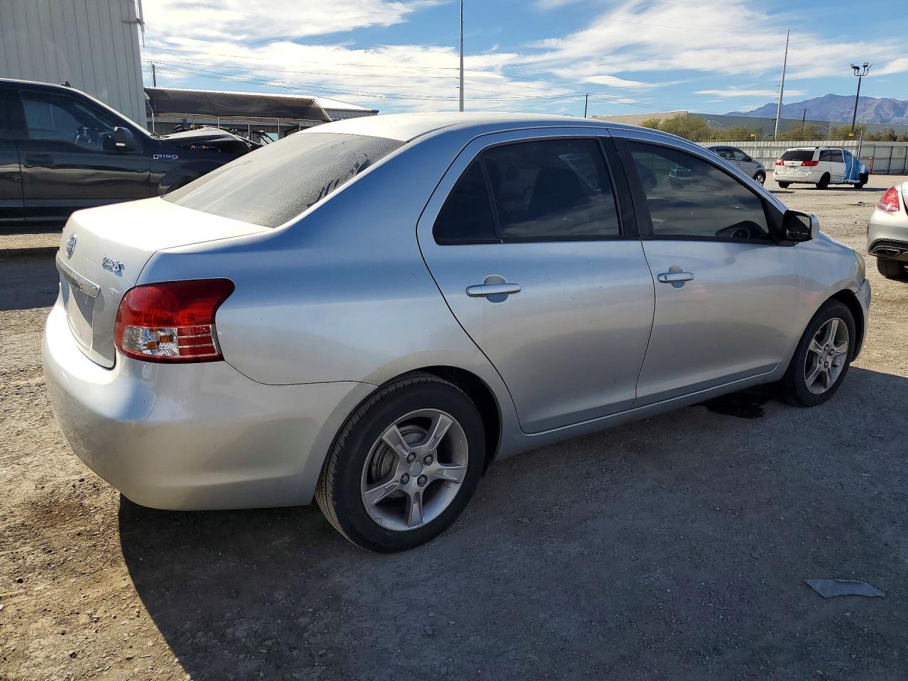 JTDBT923571014881 · 2007 TOYOTA YARIS · 3/12