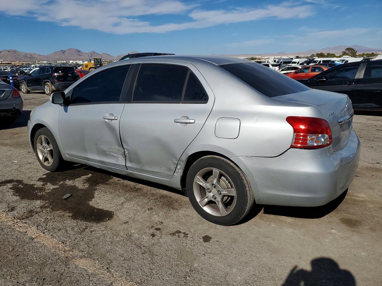JTDBT923571014881 · 2007 TOYOTA YARIS · 2/12