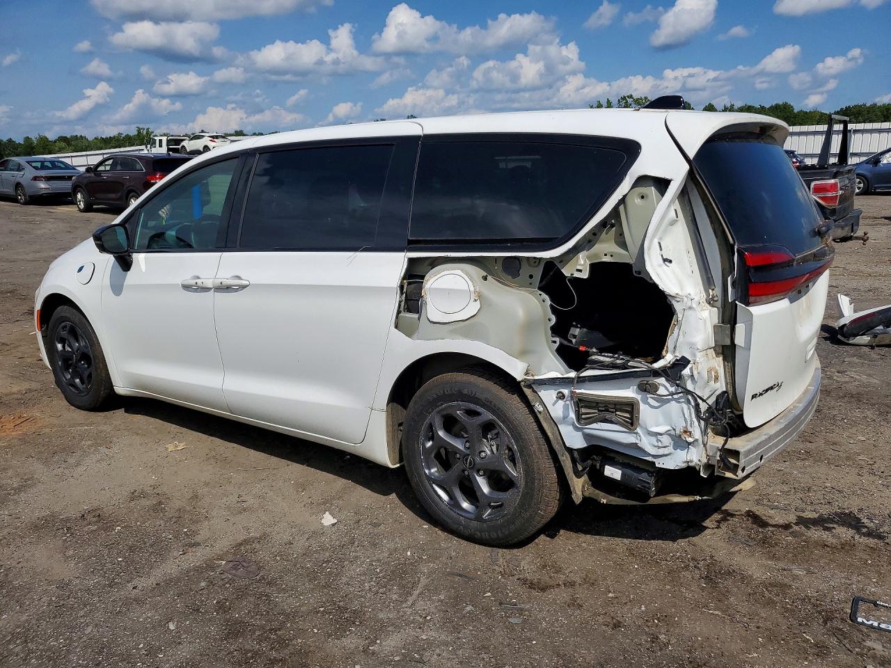 2C4RC1S79RR166583 · 2024 CHRYSLER PACIFICA · 2/13