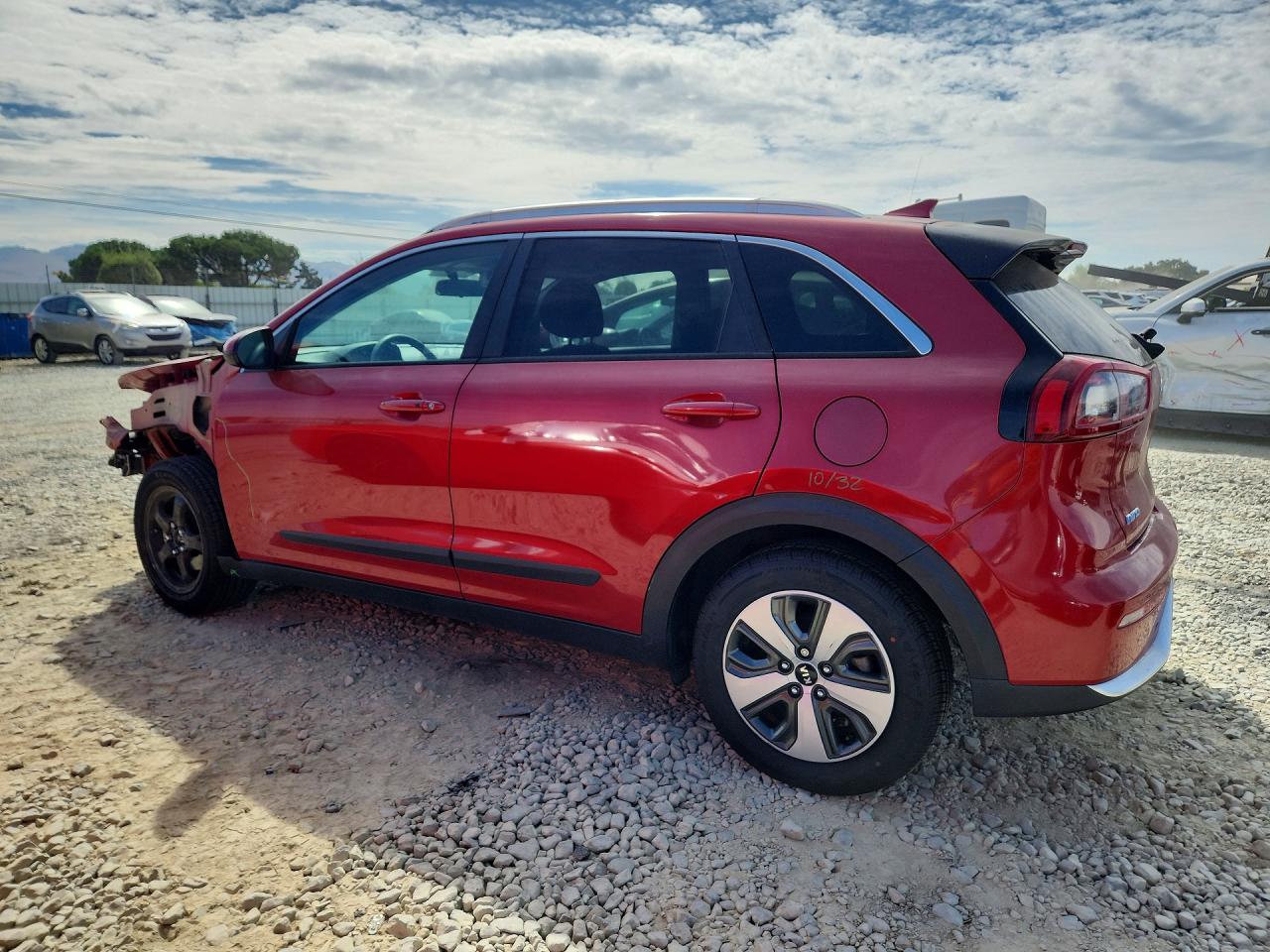 KNDCB3LC0K5296528 · 2019 KIA NIRO · 2/13