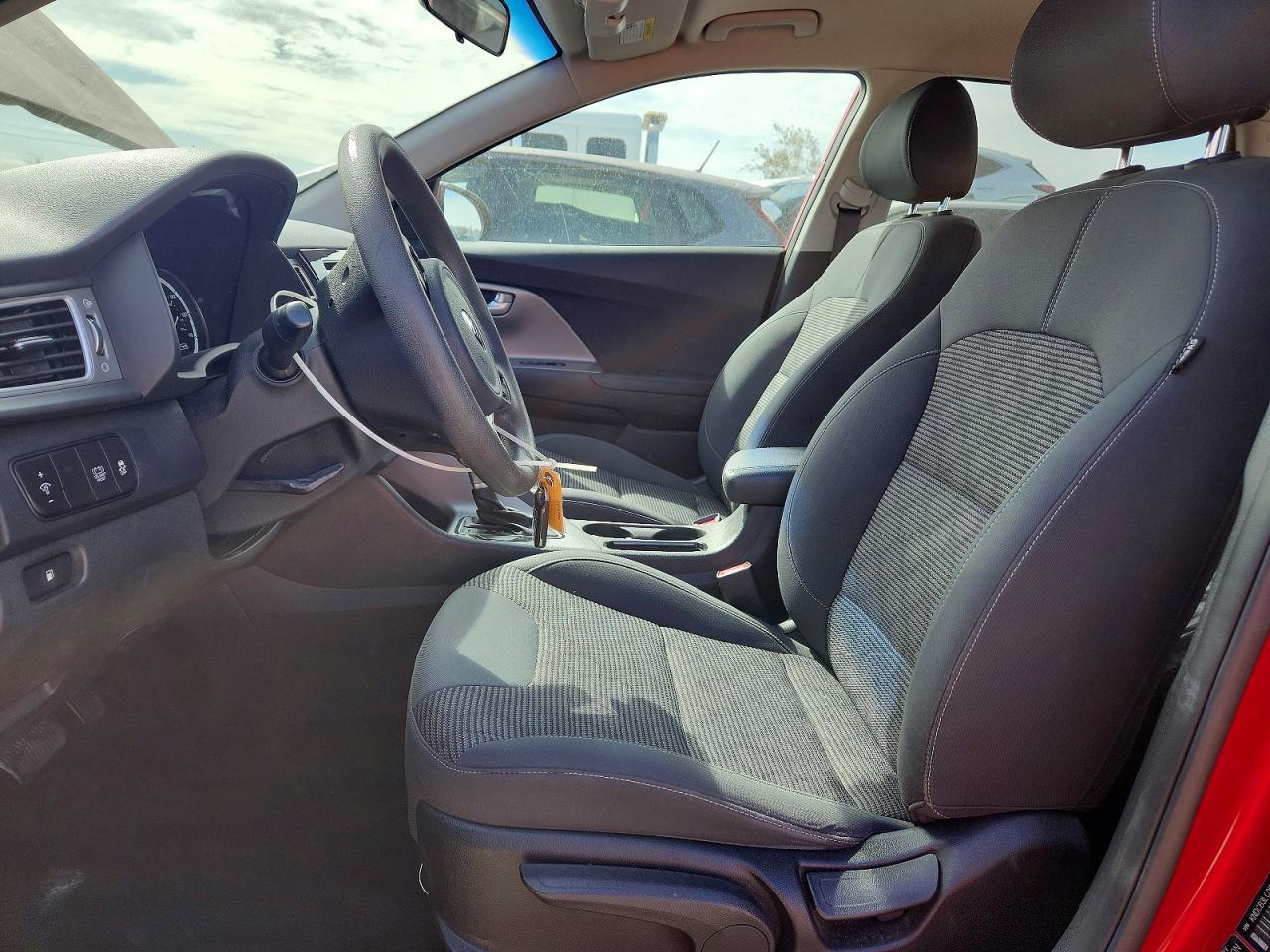 KNDCB3LC0K5296528 · 2019 KIA NIRO · 7/13