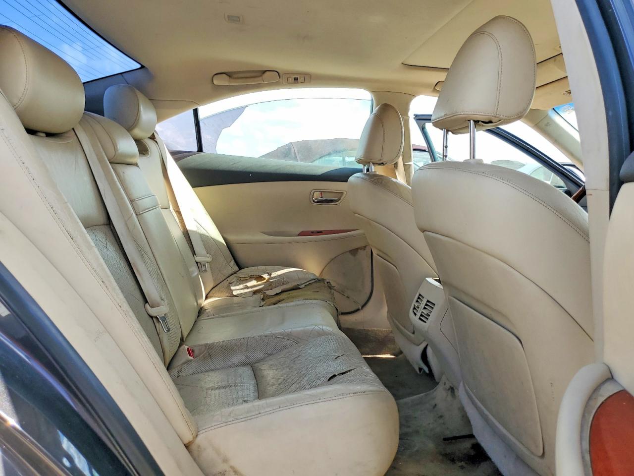 JTHBK1EG7A2367660 · 2010 LEXUS ES · 10/12
