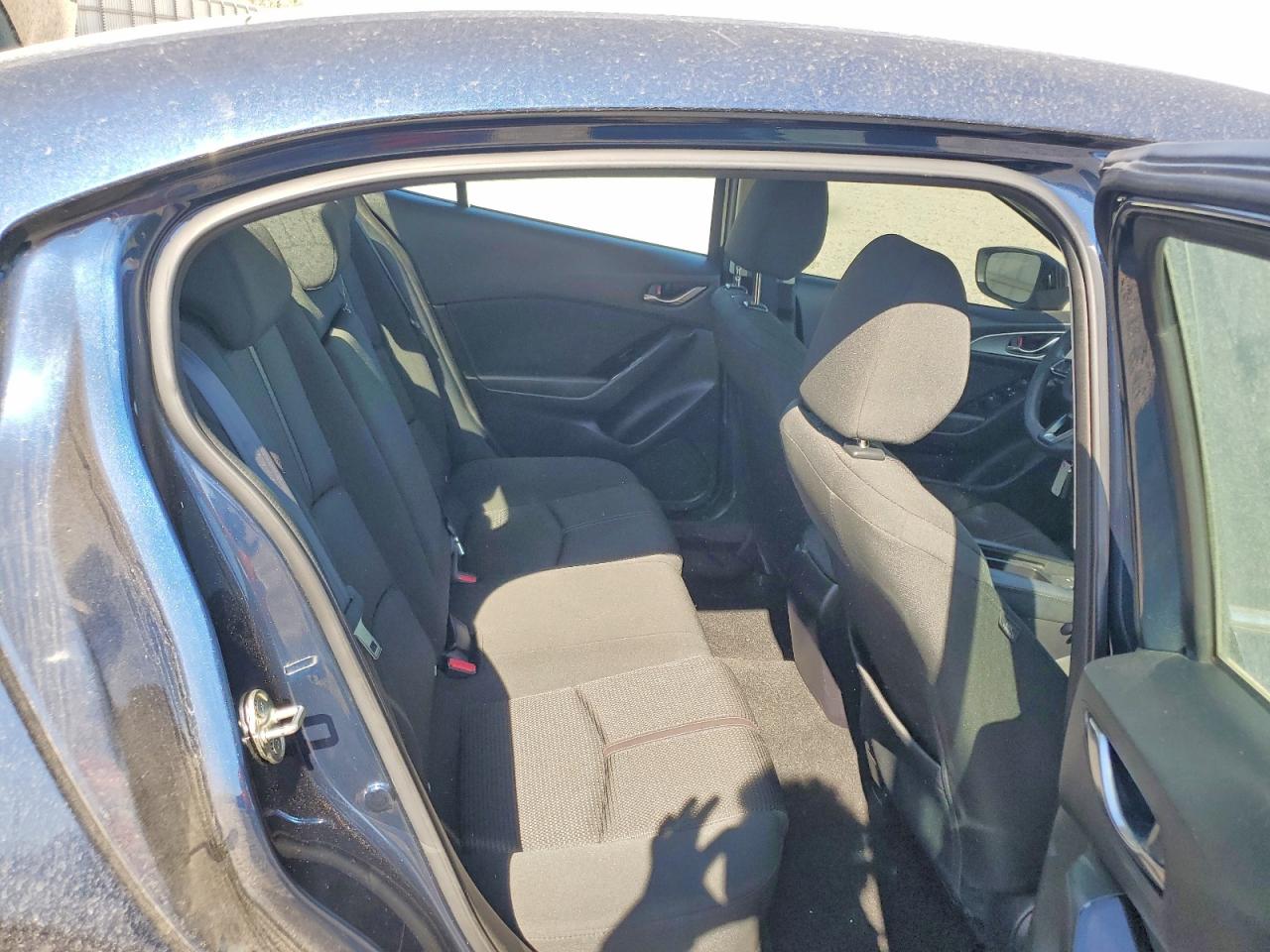 3MZBN1U76JM208645 · 2018 MAZDA 3 · 10/12
