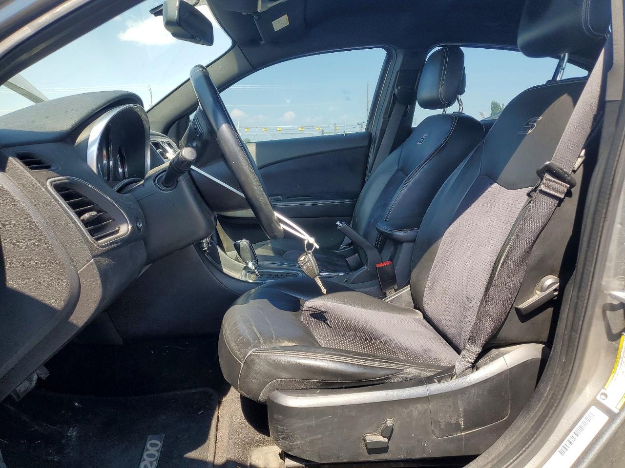 1C3BC8FG8BN596956 · 2011 CHRYSLER 200 · 7/12
