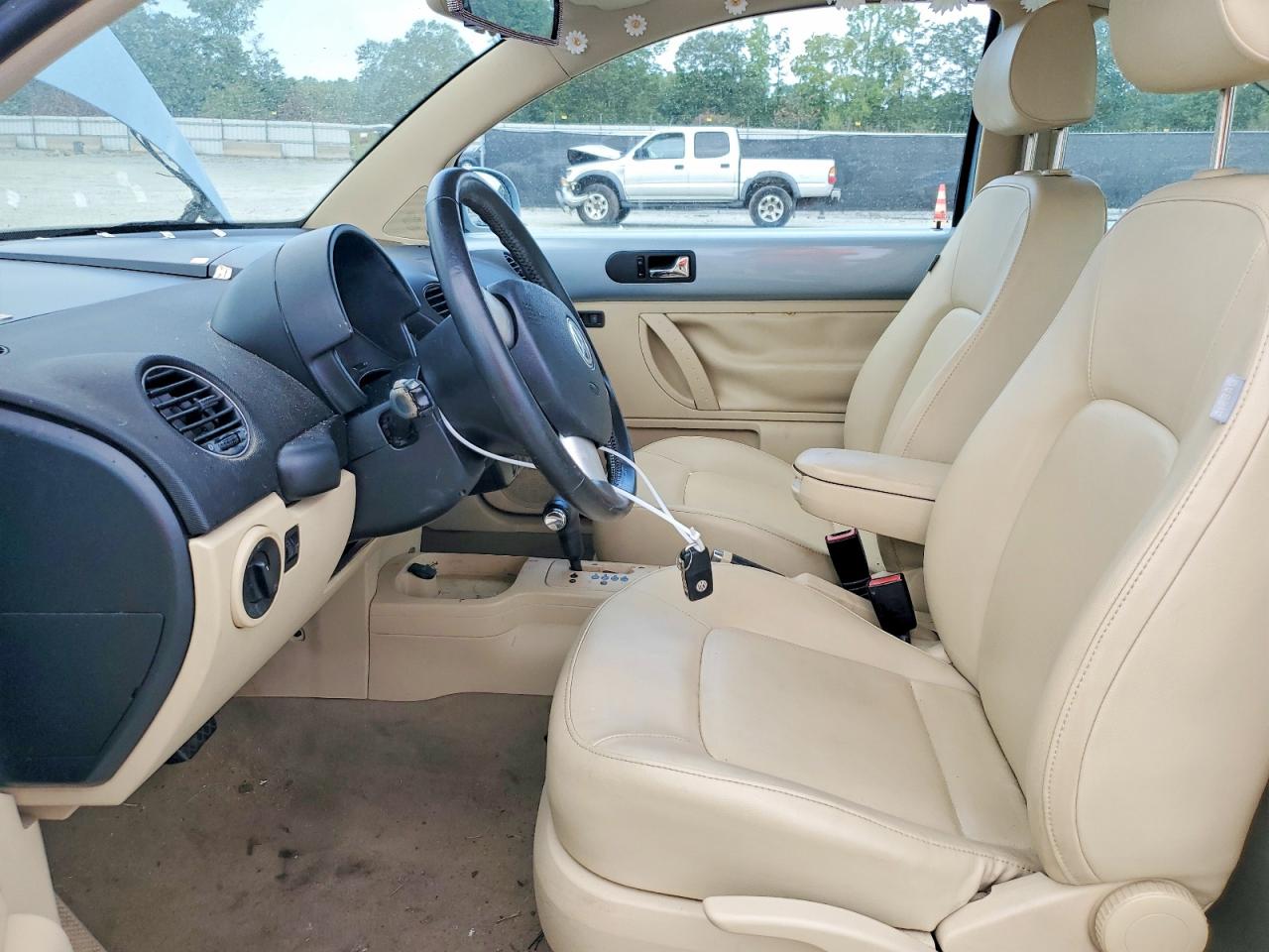 3VWRW3AG7AM028621 · 2010 VOLKSWAGEN NEW BEETLE · 7/12