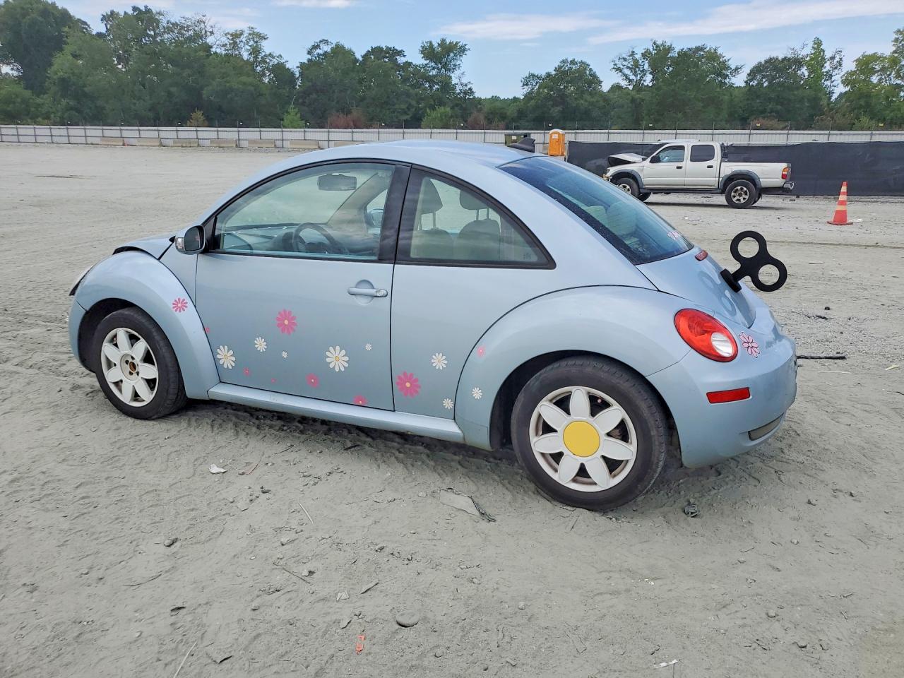 3VWRW3AG7AM028621 · 2010 VOLKSWAGEN NEW BEETLE · 2/12