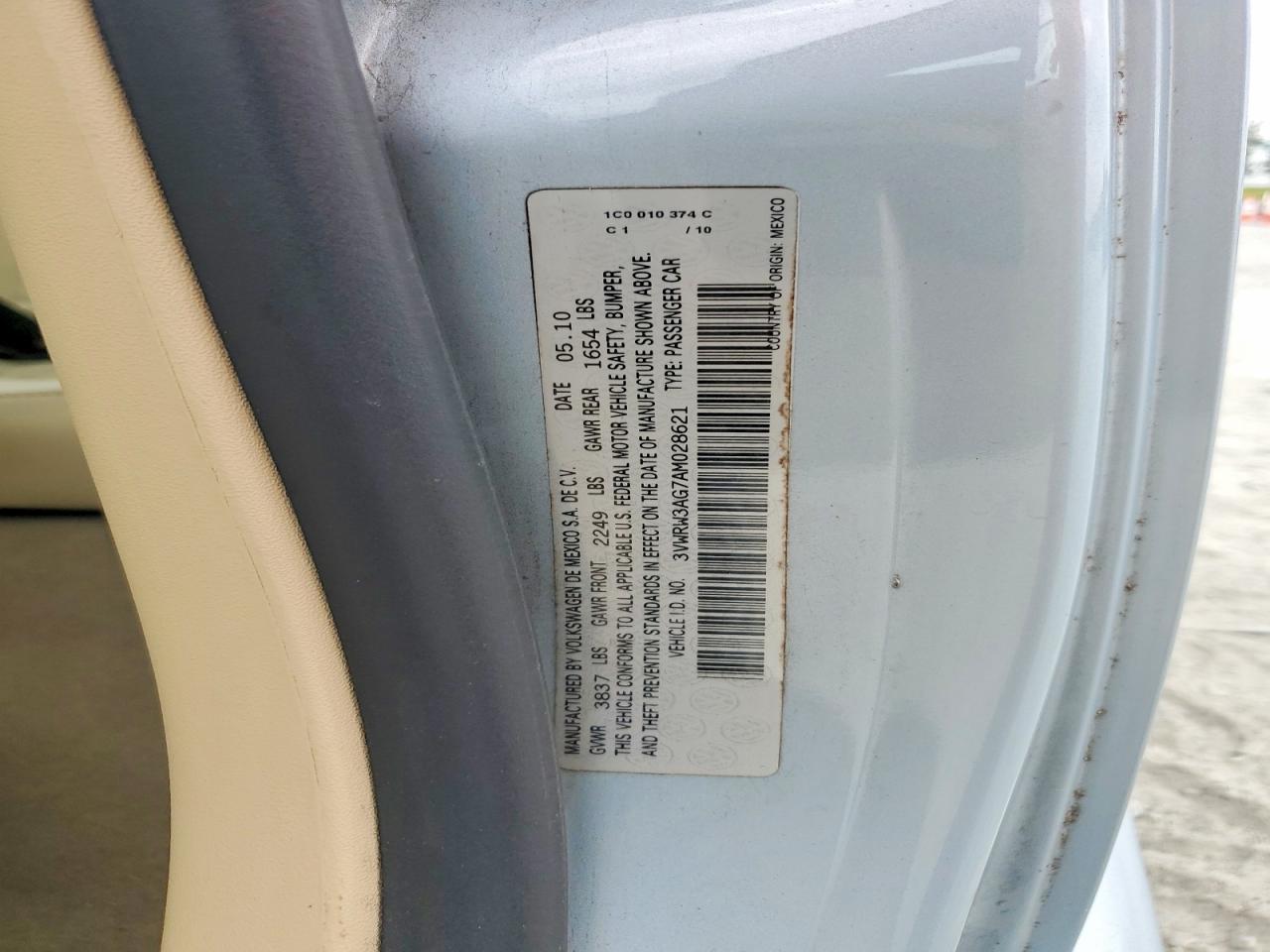 3VWRW3AG7AM028621 · 2010 VOLKSWAGEN NEW BEETLE · 12/12