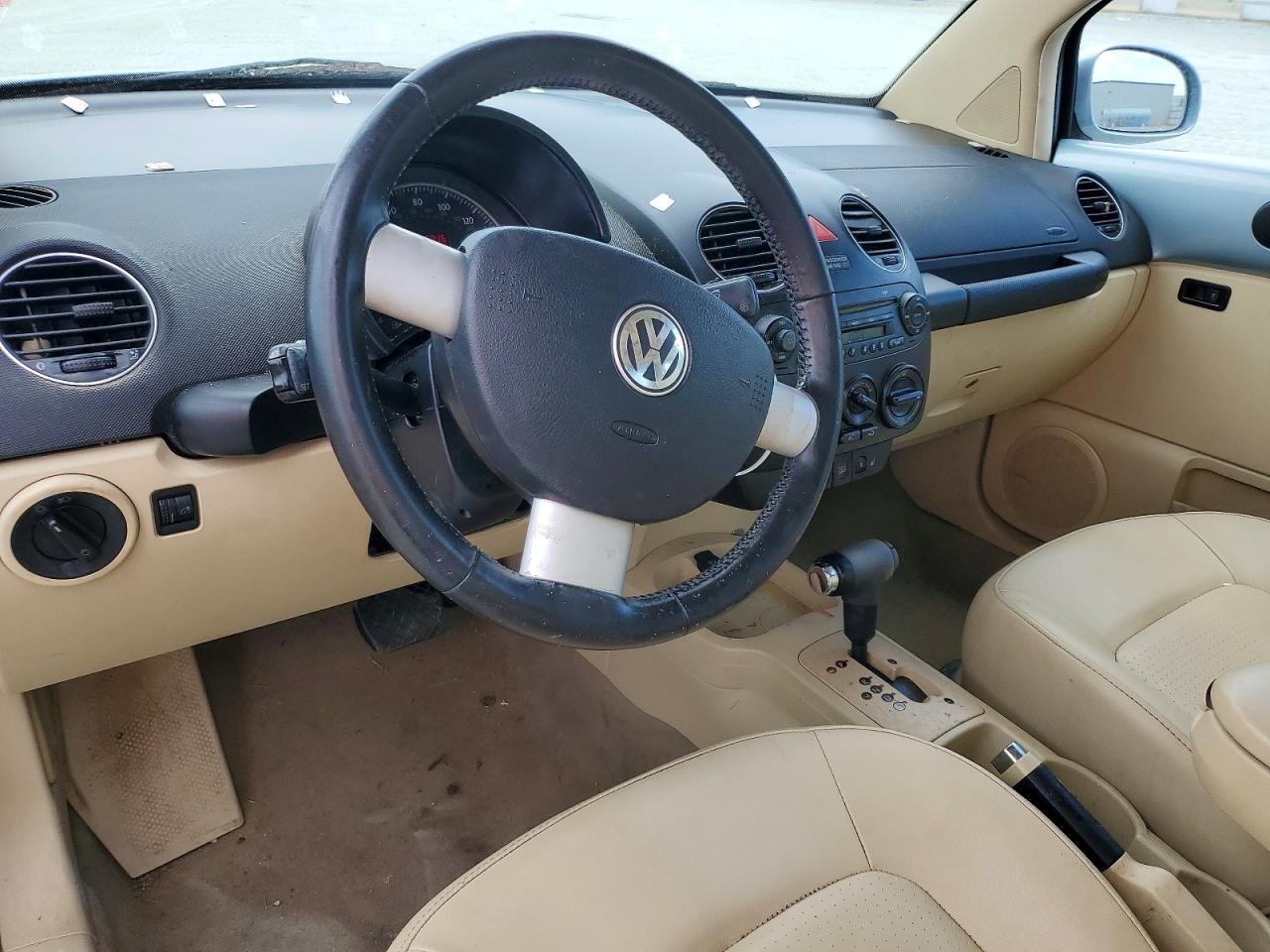 3VWRW3AG7AM028621 · 2010 VOLKSWAGEN NEW BEETLE · 8/12