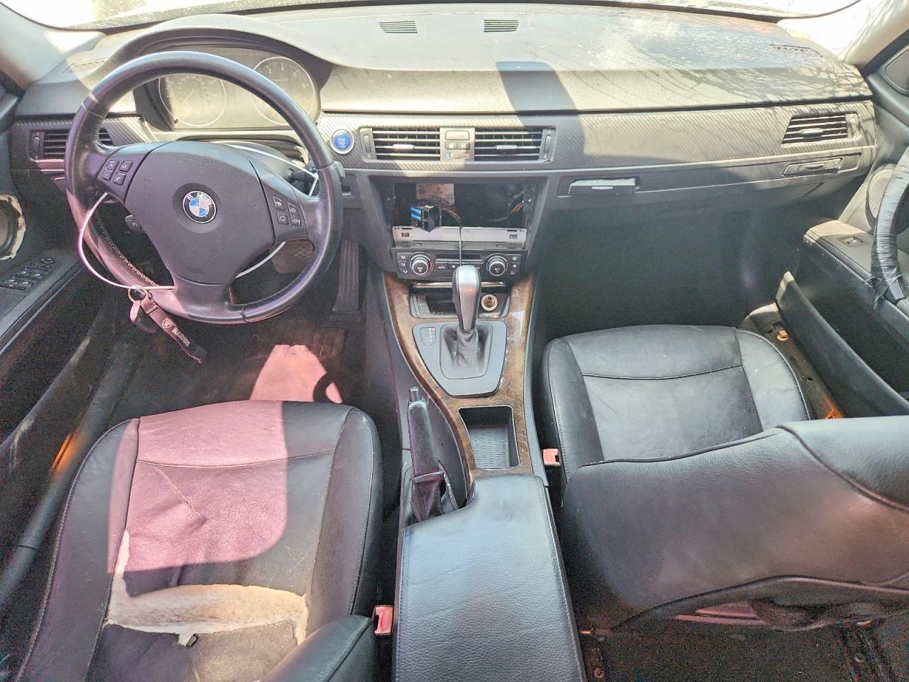 WBAPH57559NL77684 · 2009 BMW 328 · 8/12